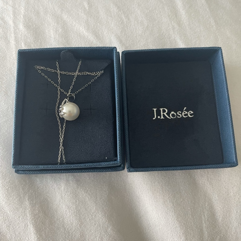 J rosee pearl necklace